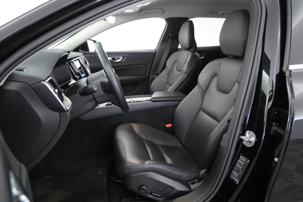 VOLVO V60 2023