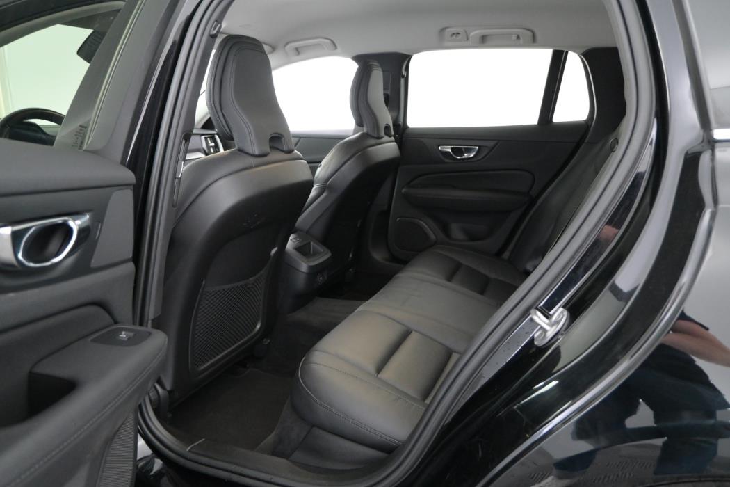 VOLVO V60 2023