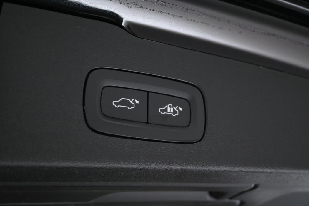 VOLVO V60 2023