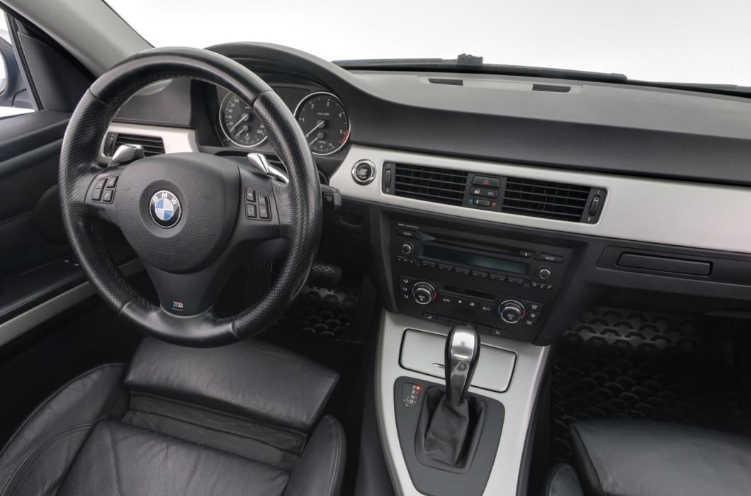 BMW 330 2008