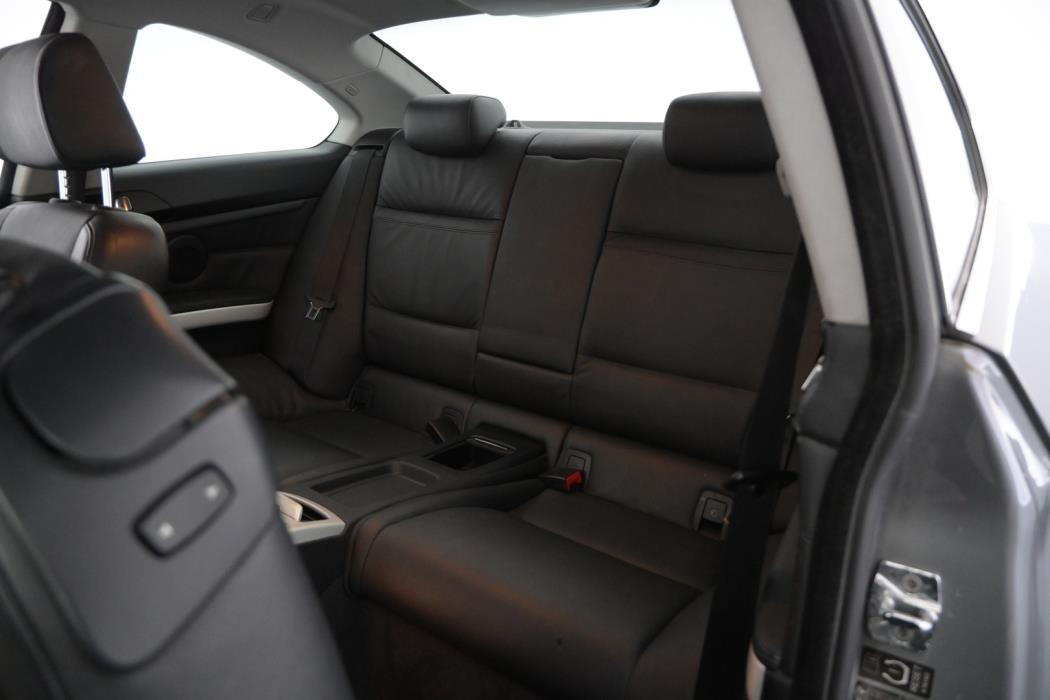 BMW 330 2008