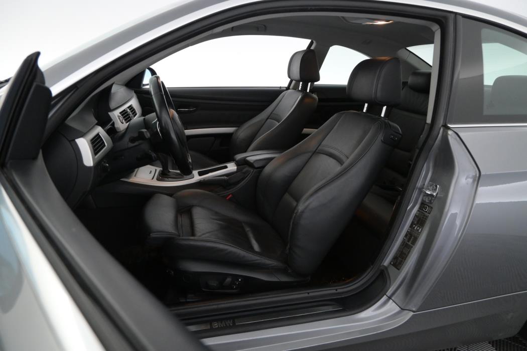 BMW 330 2008