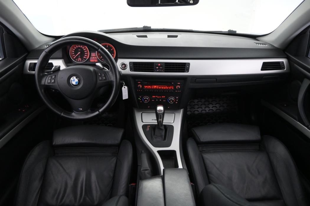 BMW 330 2008
