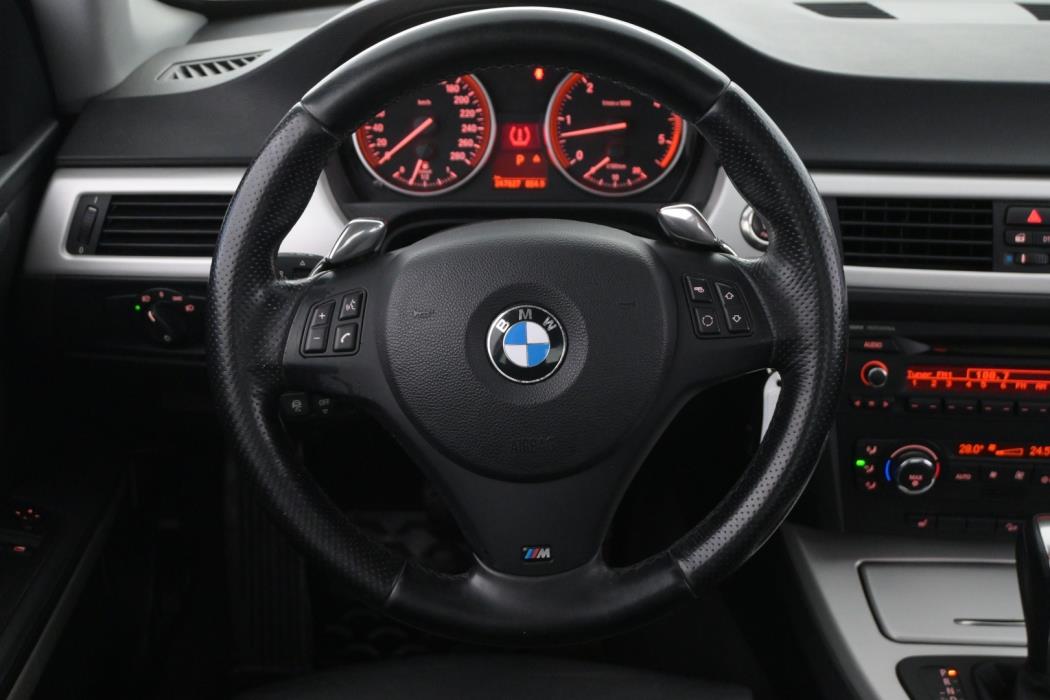 BMW 330 2008