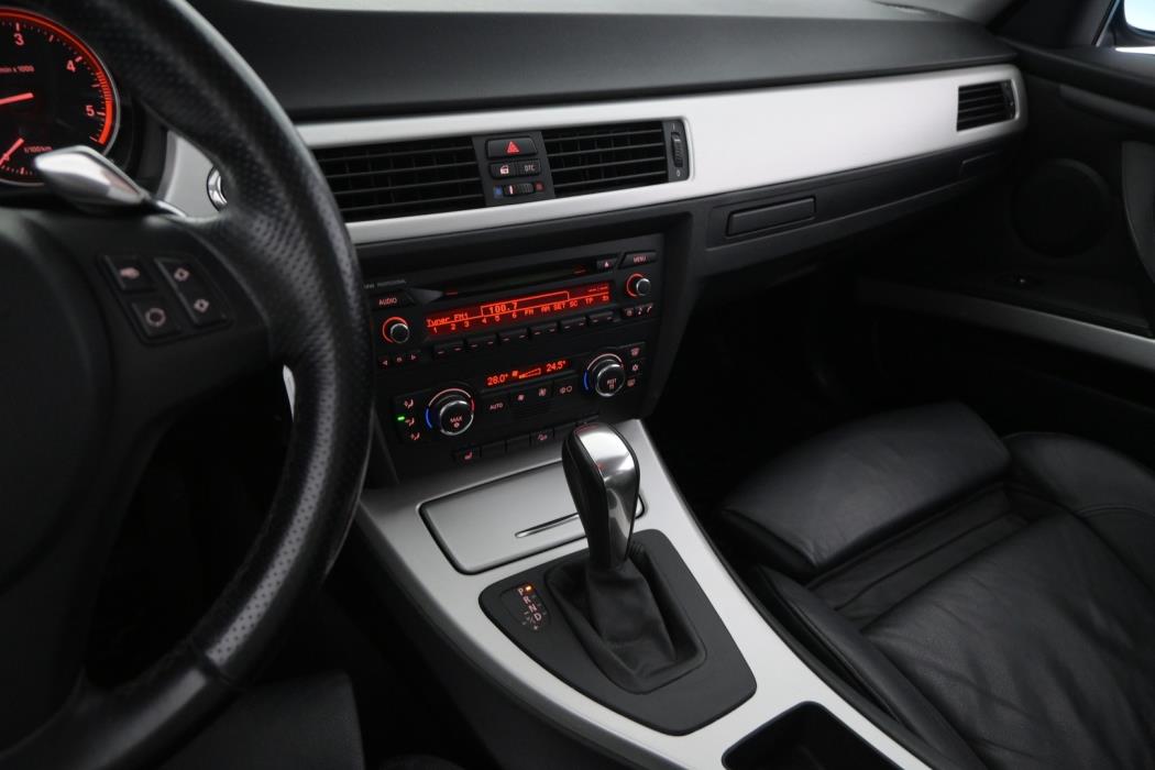 BMW 330 2008