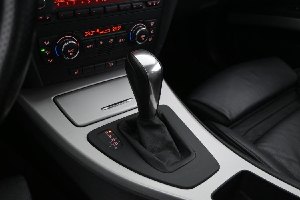 BMW 330 2008