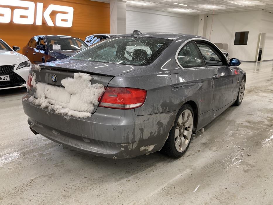 BMW 330 2008