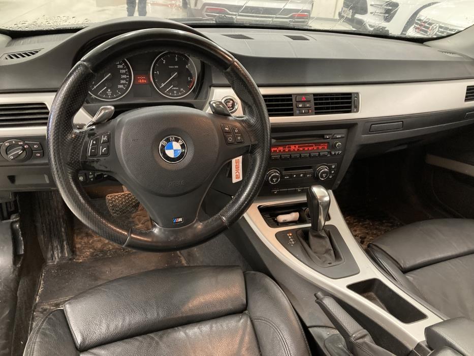 BMW 330 2008