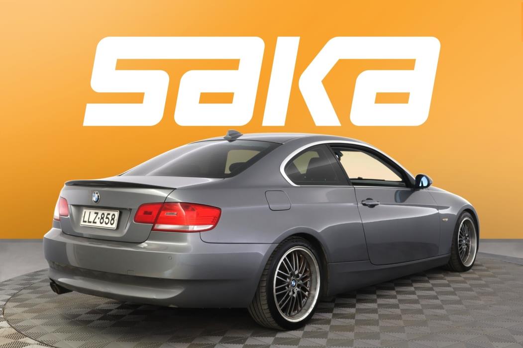 BMW 330 2008
