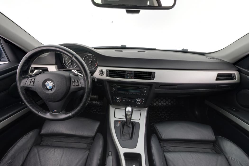 BMW 330 2008