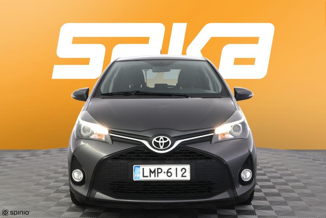 TOYOTA Yaris 2015