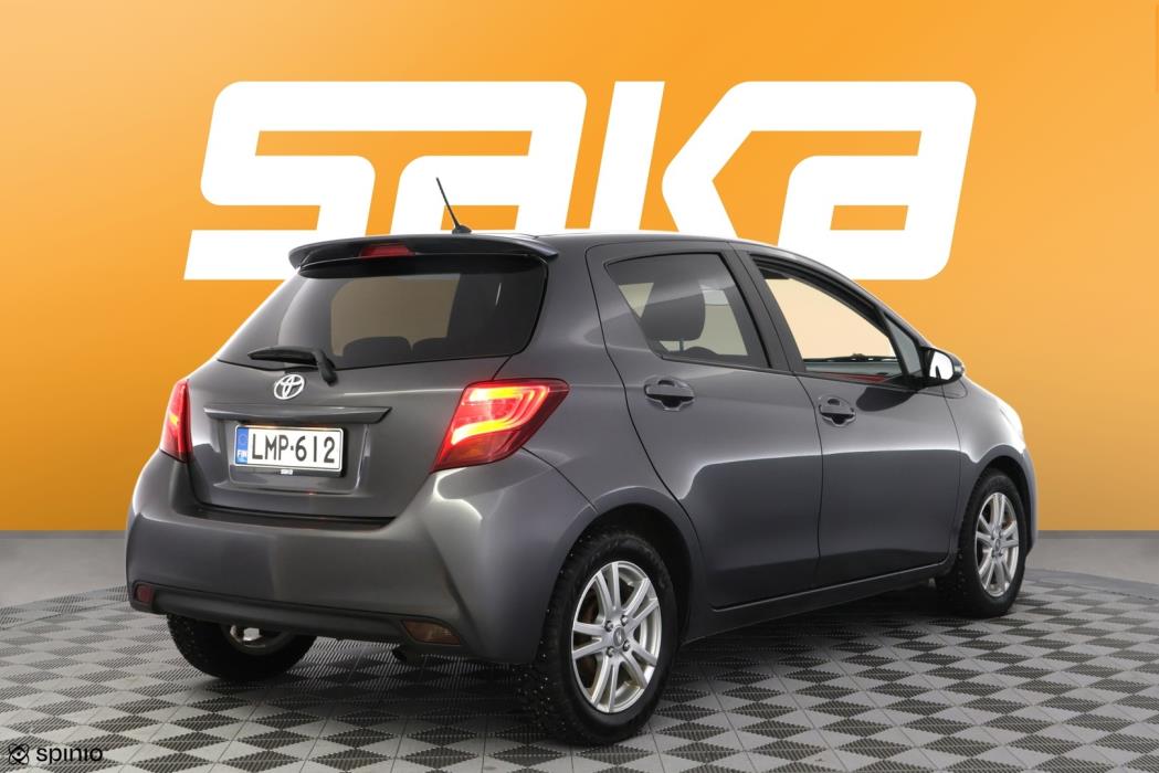 TOYOTA Yaris 2015