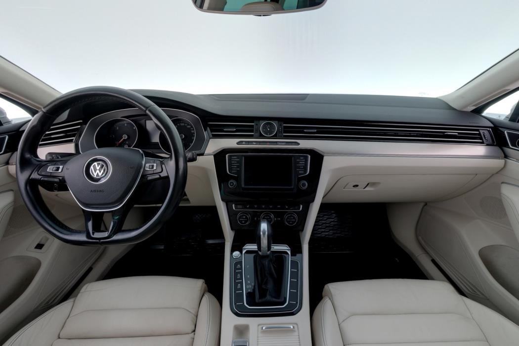 VOLKSWAGEN Passat 2015