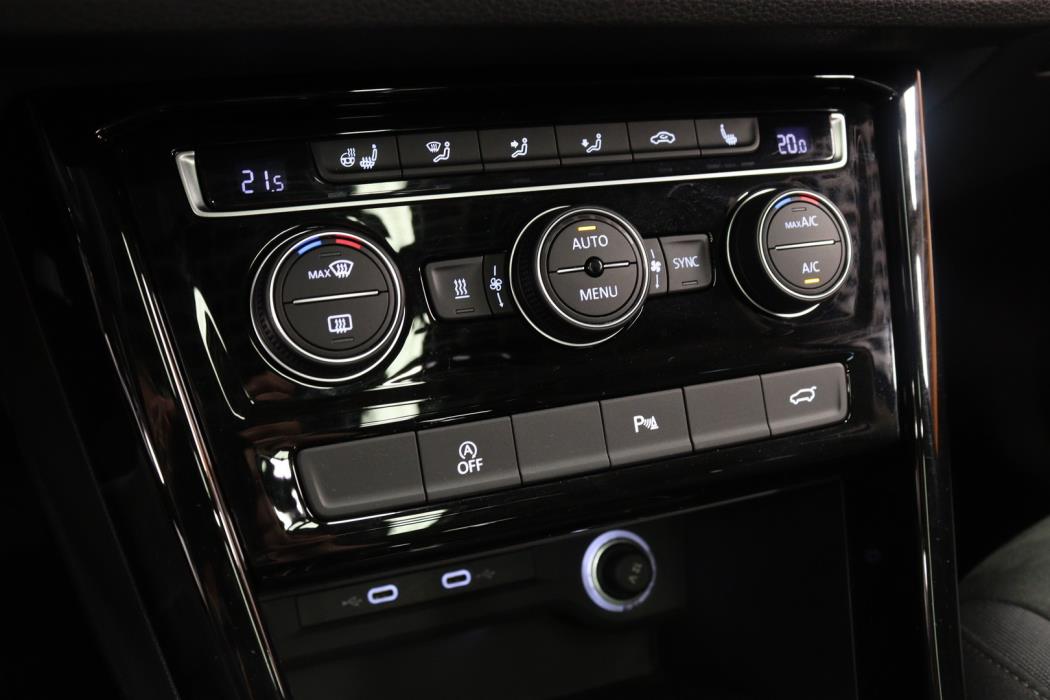 VOLKSWAGEN Touran 2021