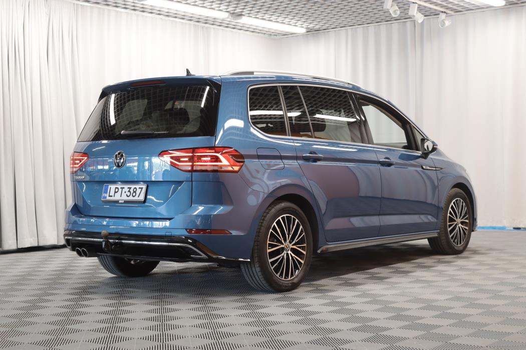VOLKSWAGEN Touran 2021
