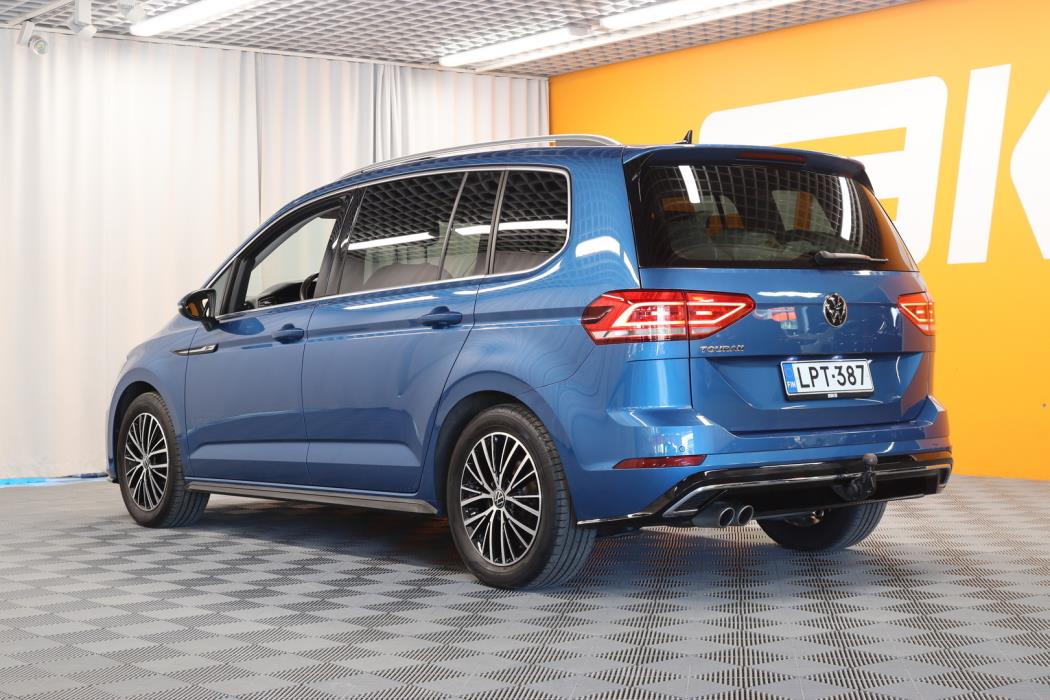 VOLKSWAGEN Touran 2021