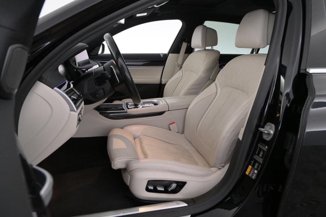 BMW 745 2021