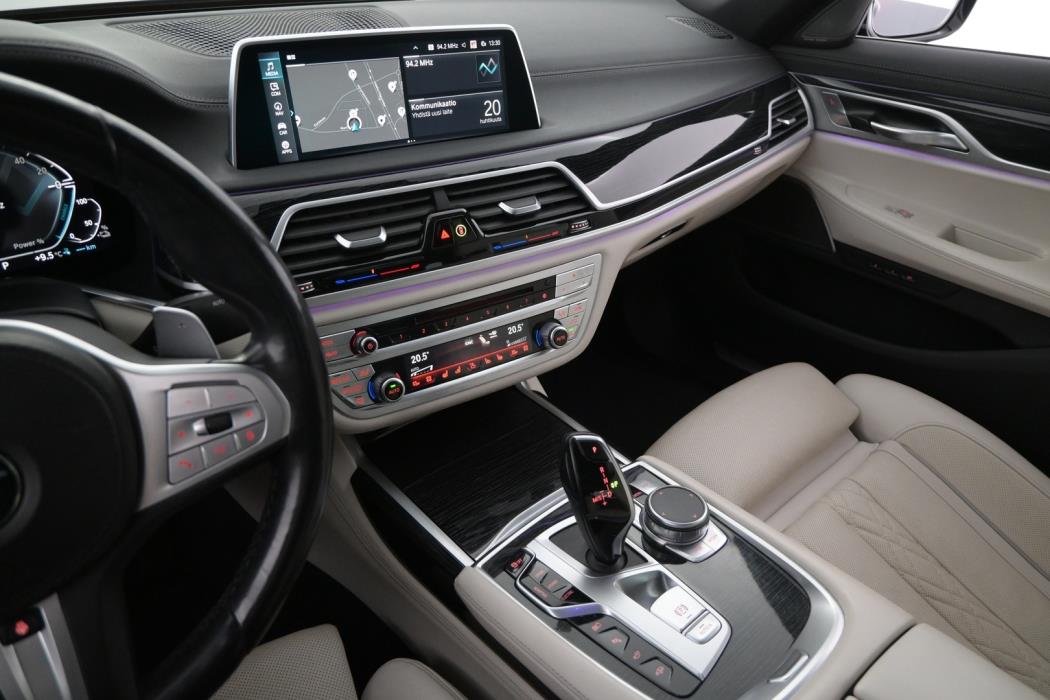 BMW 745 2021