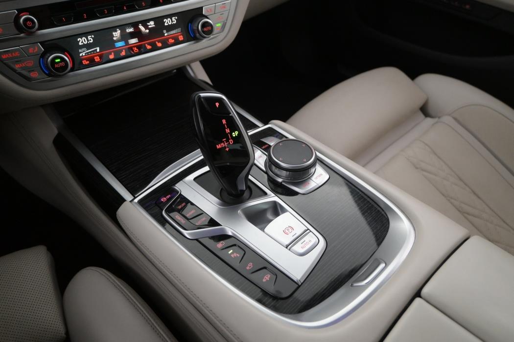 BMW 745 2021