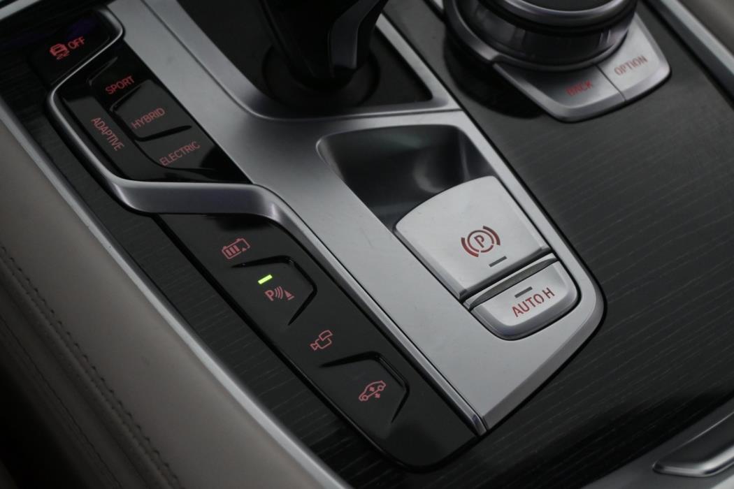 BMW 745 2021
