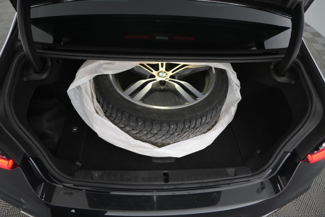 BMW 745 2021
