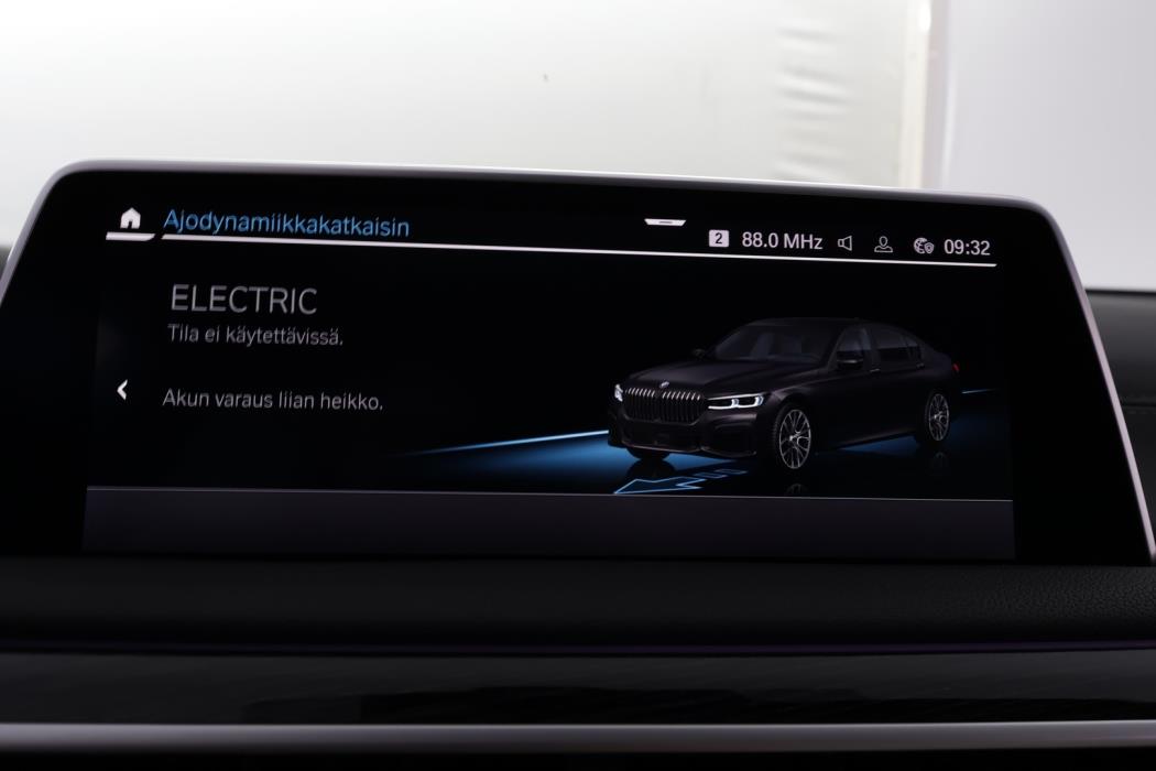 BMW 745 2021