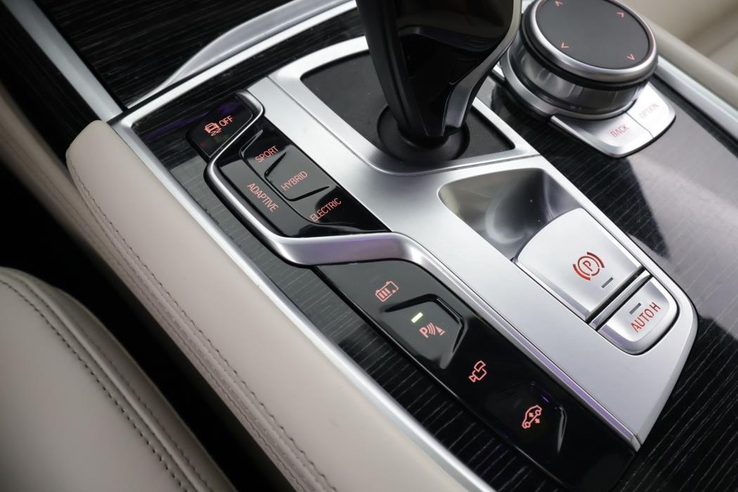 BMW 745 2021