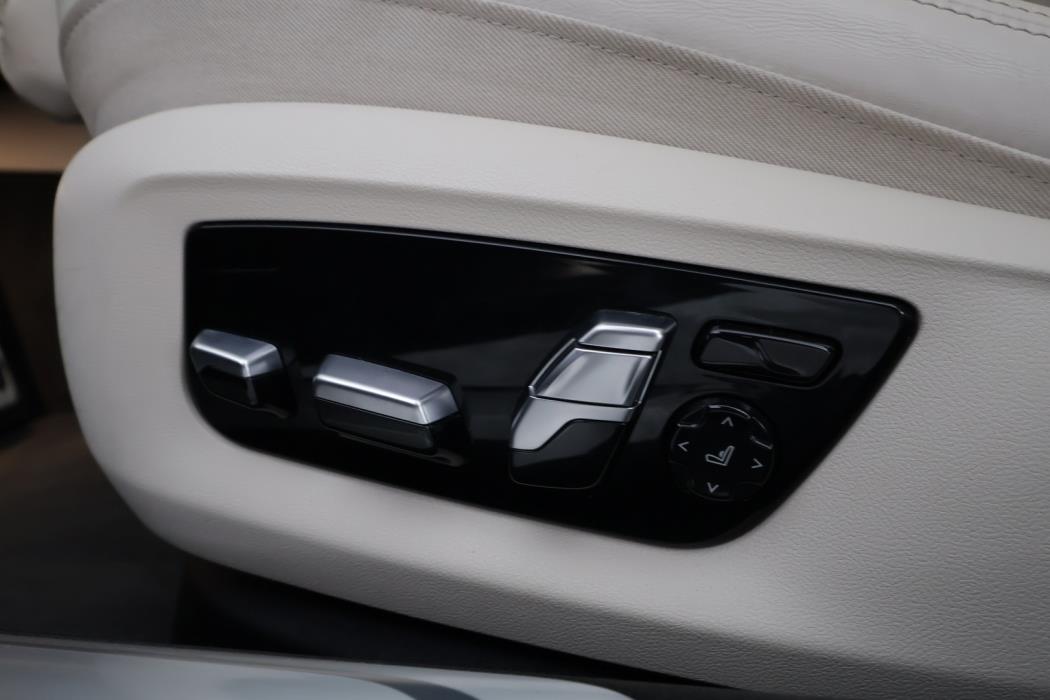 BMW 745 2021