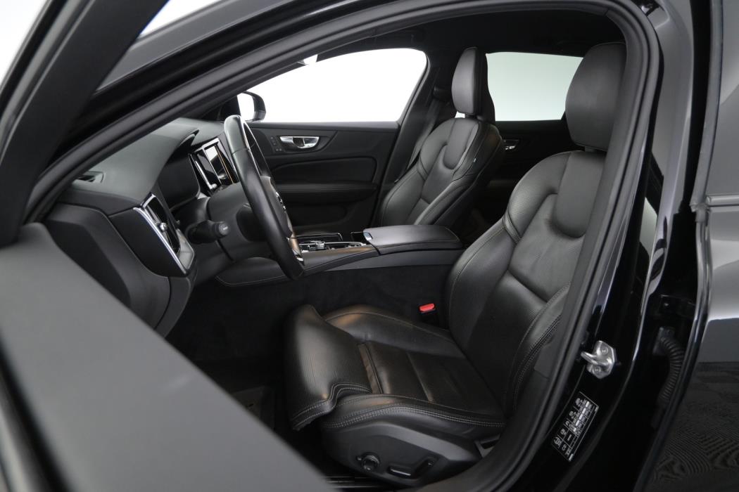 VOLVO V60 2021
