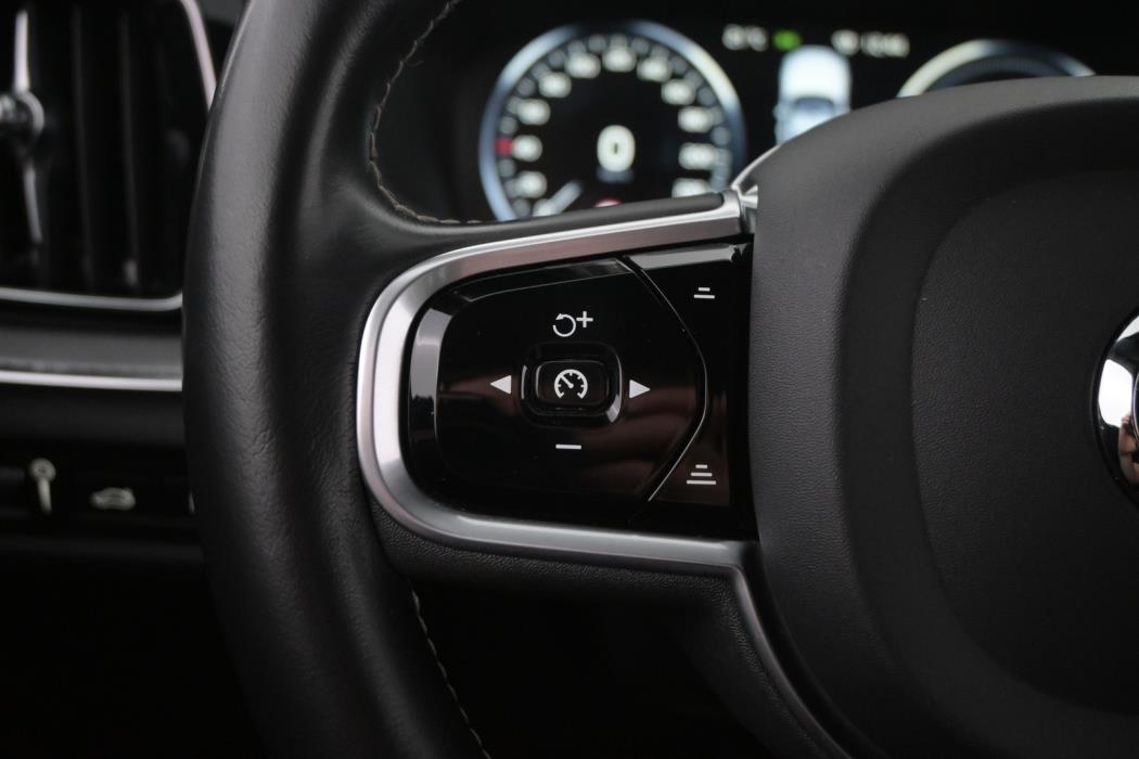 VOLVO V60 2021