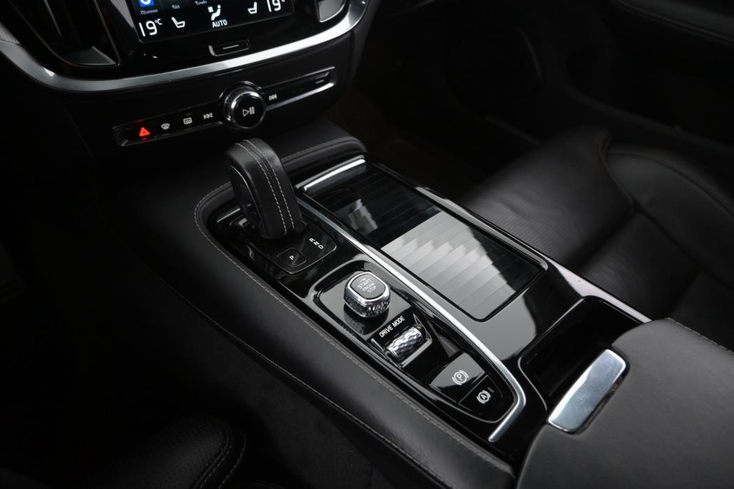 VOLVO V60 2021
