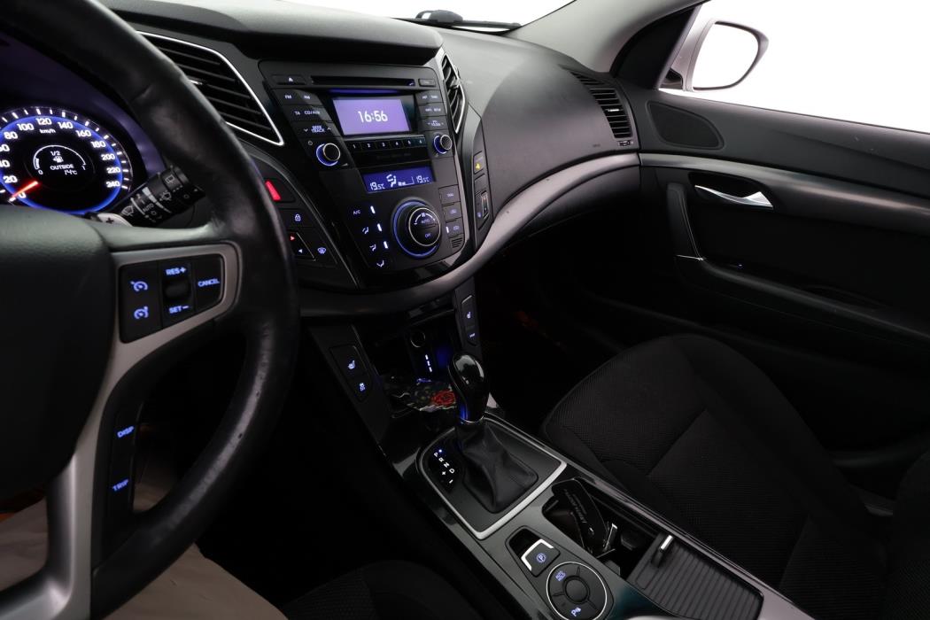 HYUNDAI i40 2012