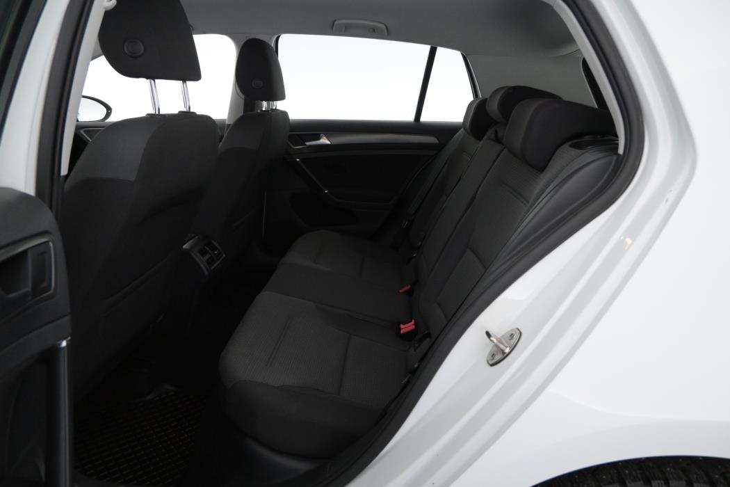 VOLKSWAGEN Golf 2013