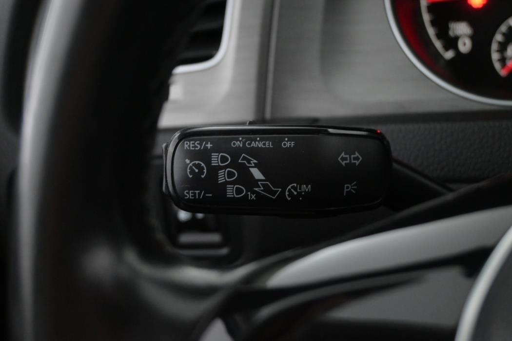 VOLKSWAGEN Golf 2013