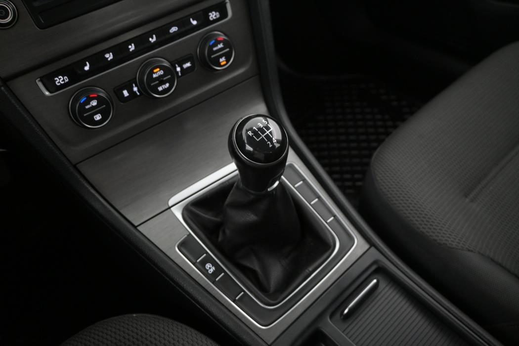 VOLKSWAGEN Golf 2013