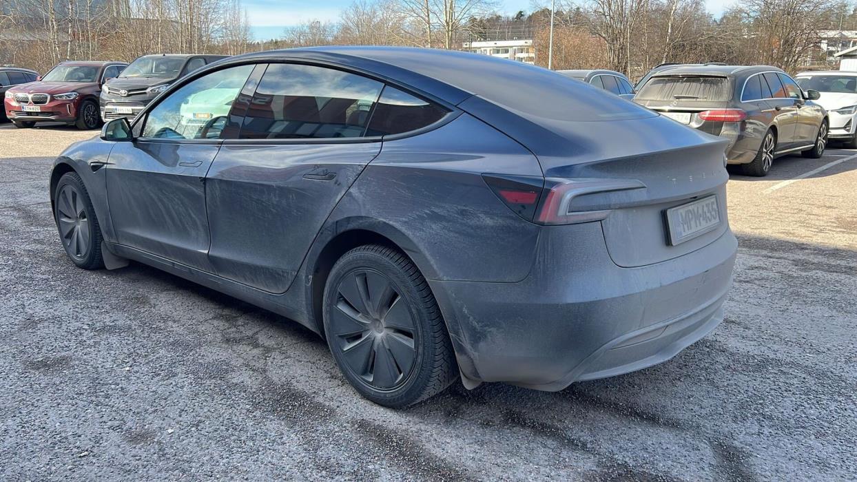 TESLA Model 3 2024