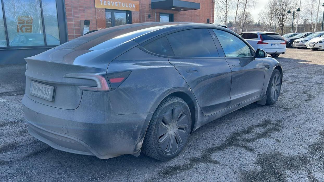 TESLA Model 3 2024
