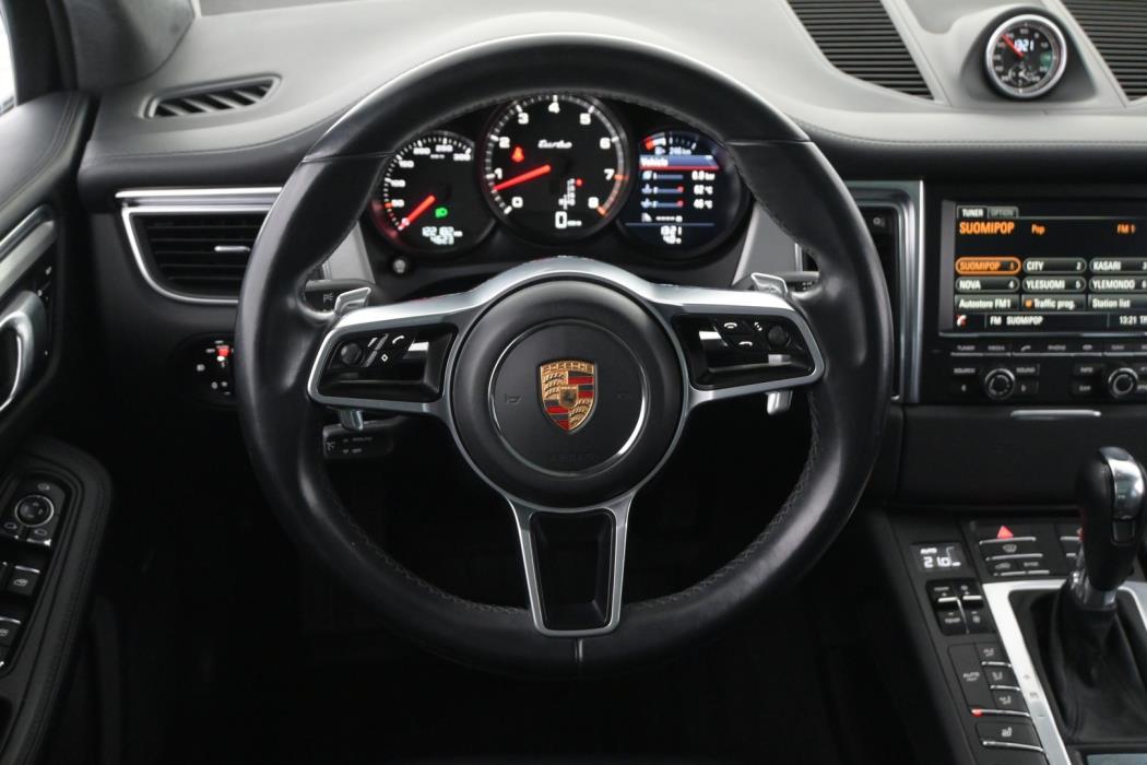 PORSCHE Macan 2015