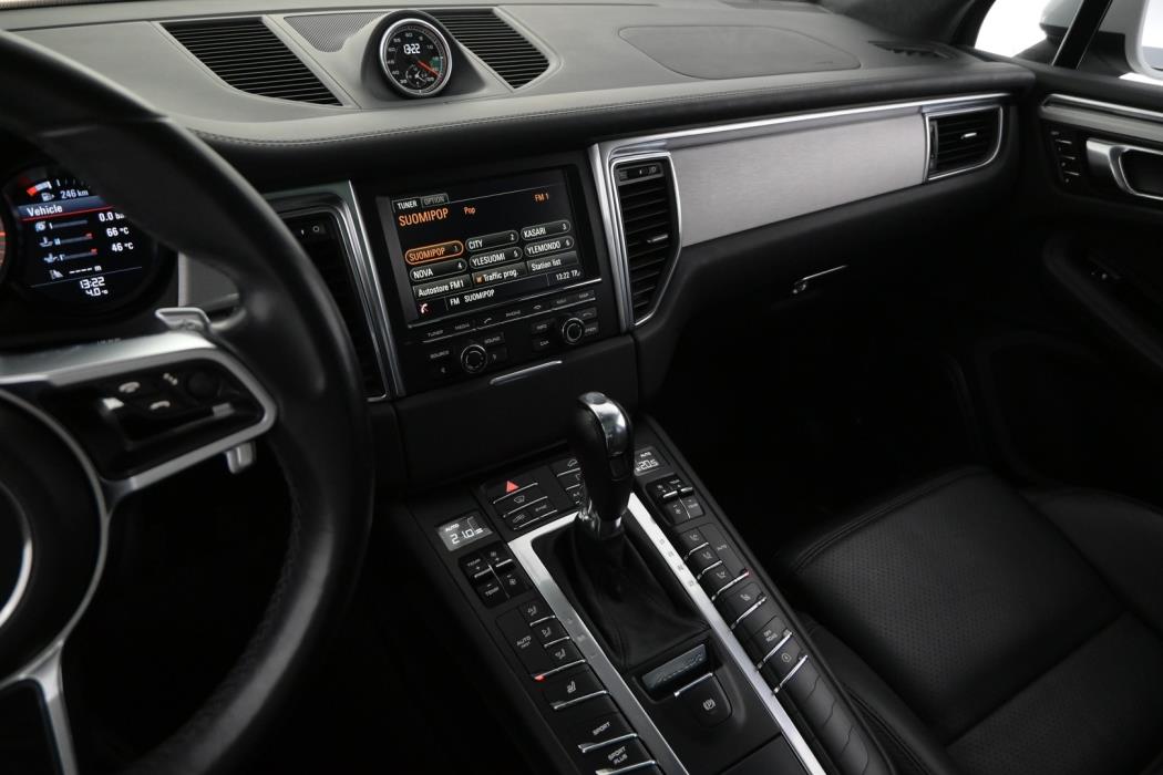 PORSCHE Macan 2015