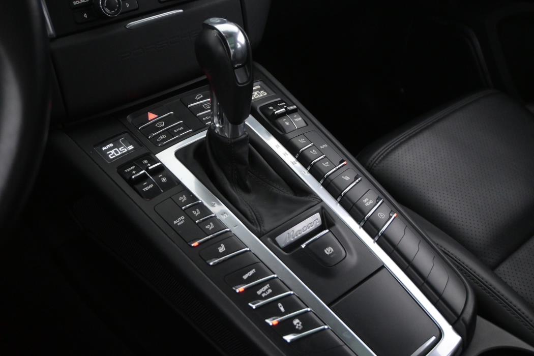 PORSCHE Macan 2015