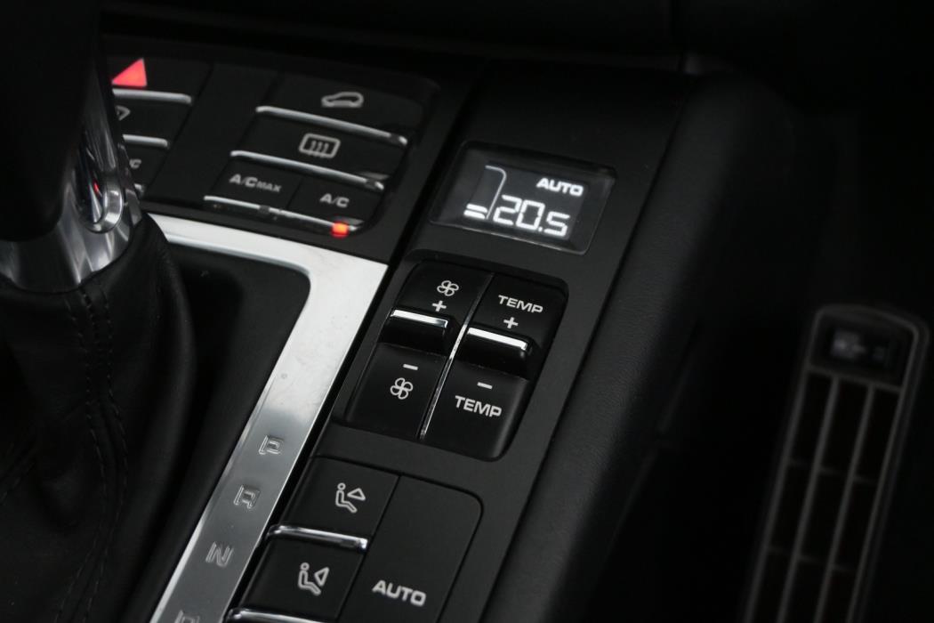 PORSCHE Macan 2015