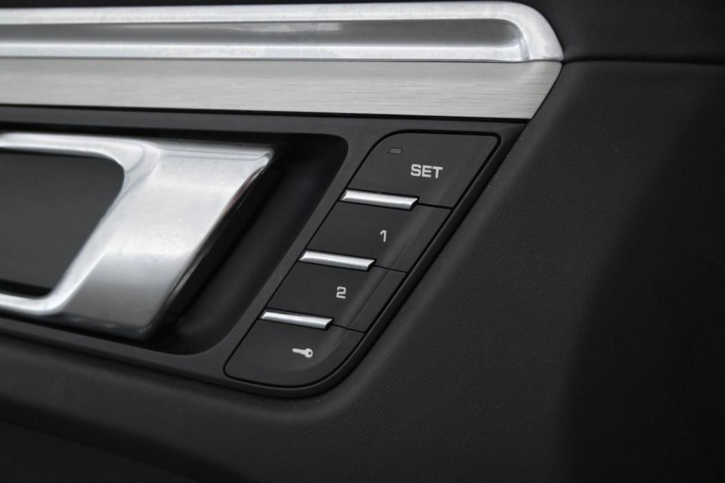 PORSCHE Macan 2015