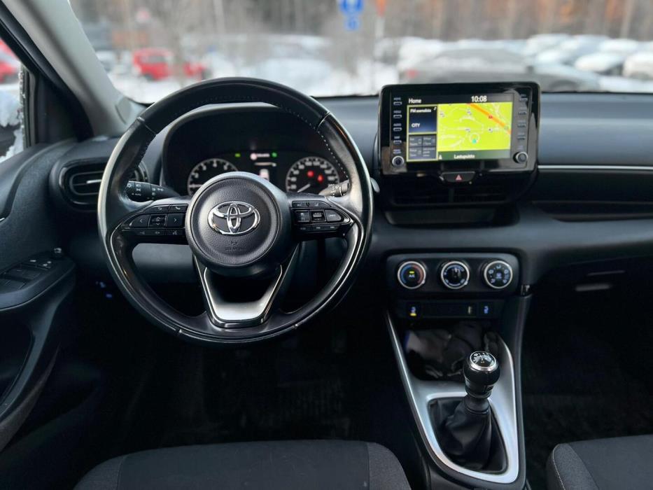 TOYOTA Yaris 2021