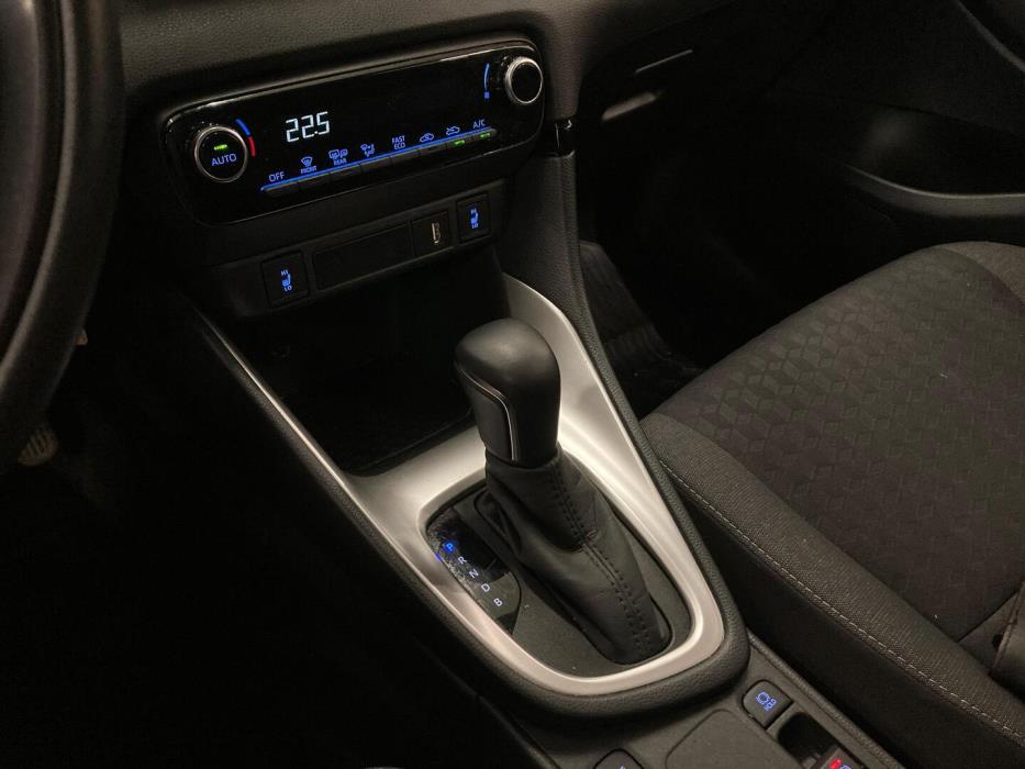 TOYOTA Yaris 2021