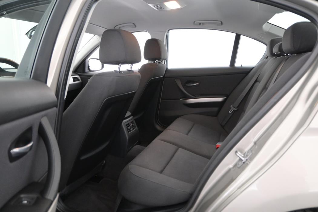 BMW 318 2010