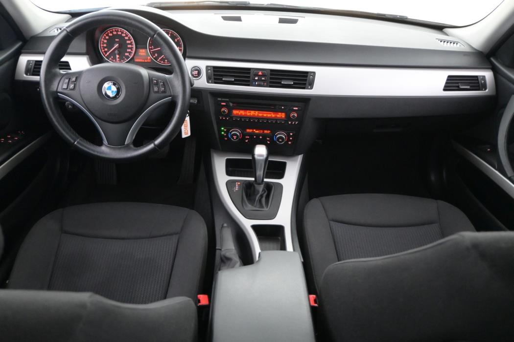 BMW 318 2010