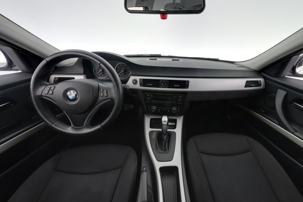 BMW 318 2010