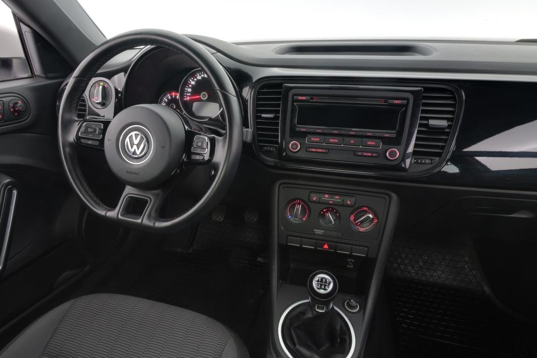 VOLKSWAGEN Beetle 2012