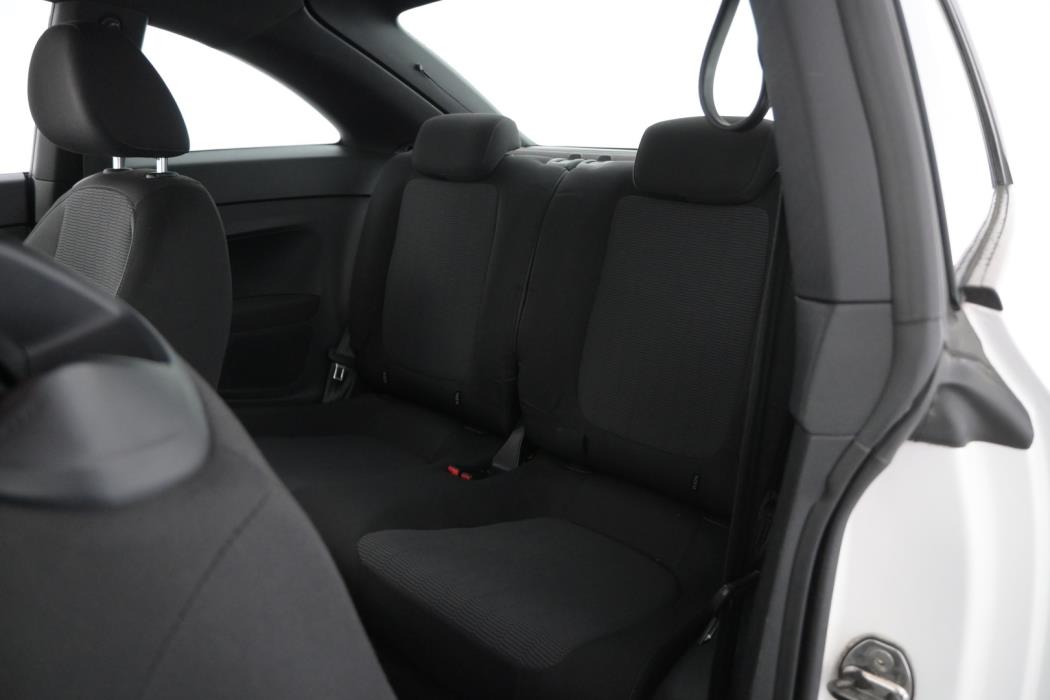 VOLKSWAGEN Beetle 2012