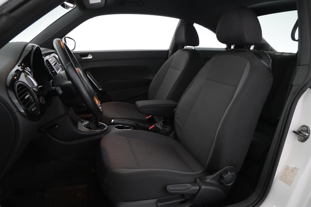 VOLKSWAGEN Beetle 2012